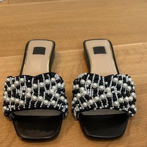 White House Black Market Pearl and Bead Slides Sz 8